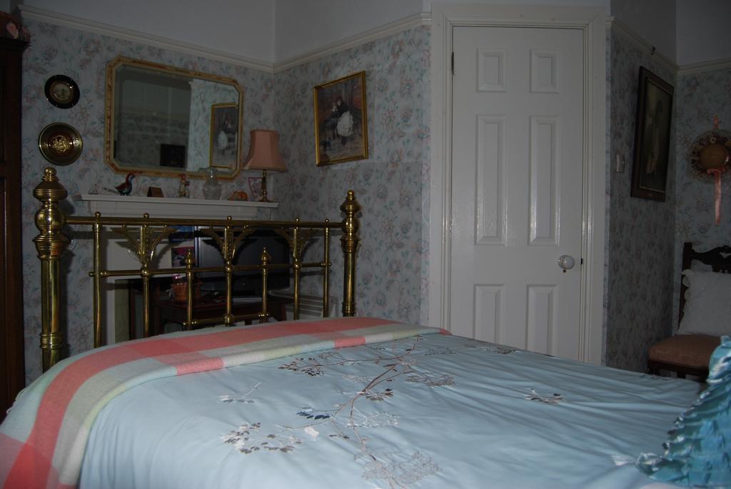 Grange Lodge Country House 던개논 객실 사진