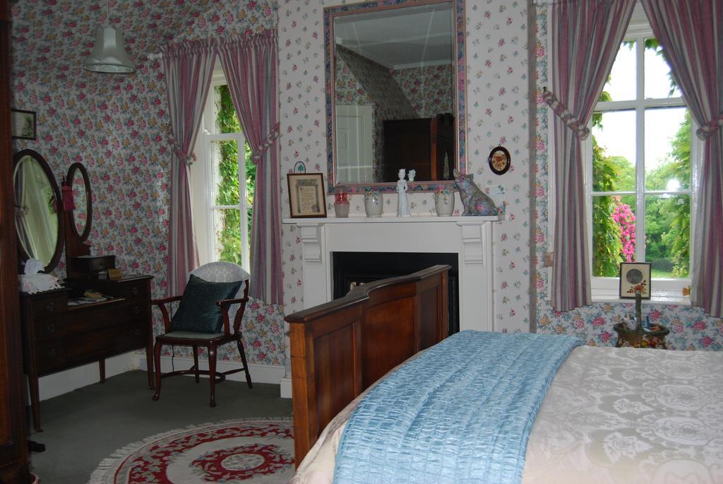 Grange Lodge Country House 던개논 객실 사진