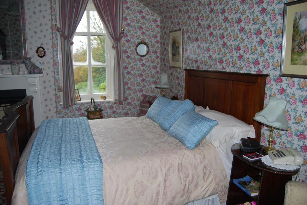 Grange Lodge Country House 던개논 객실 사진